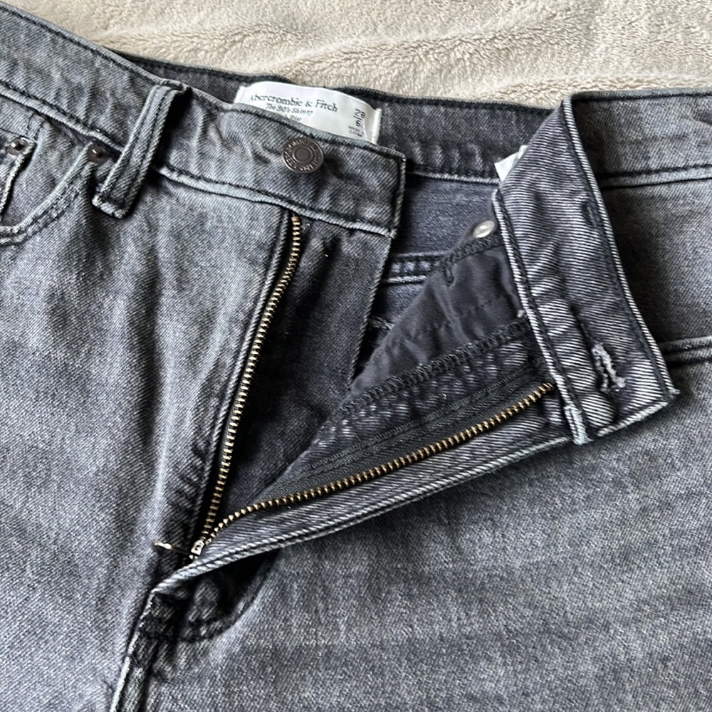 Abercrombie & Fitch The 90’s Skinny High Rise Jeans - Picture 7 of 13
